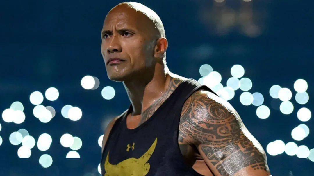 wwe传奇人物大赞巨石强森,表示他可以轻松完成30分钟的狂热大赛_罗曼