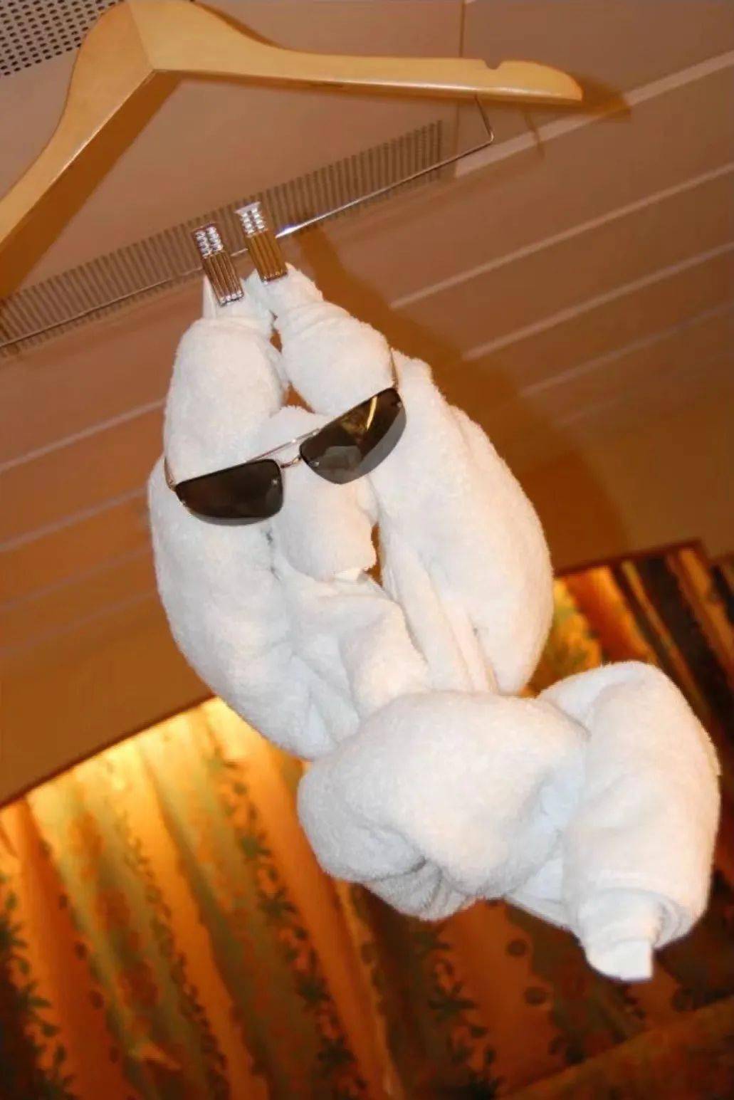 退房时给酒店阿姨的"惊喜"叠被子设计!_创意_网友_年纪