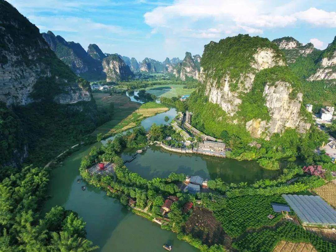 明仕田园风光秀丽,曾入选国家邮票,素有"小桂林"之称