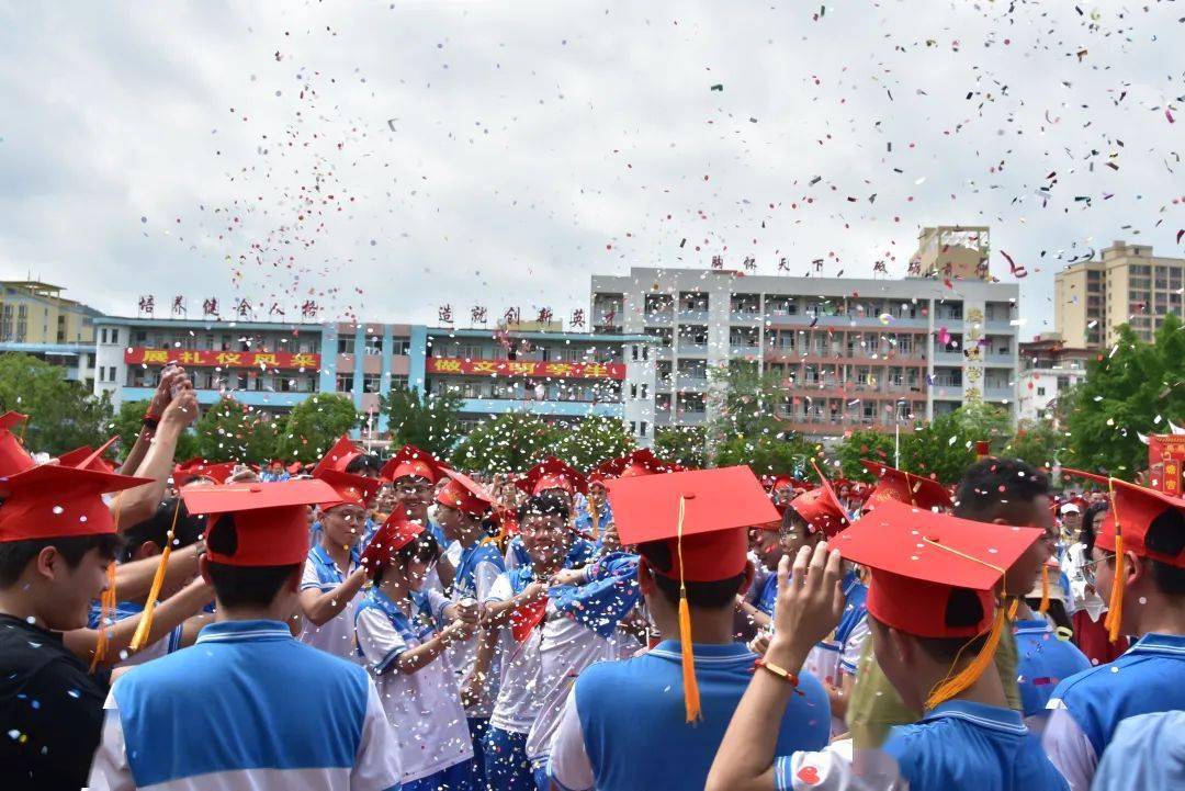 怀集县第一中学举行十八岁成人礼仪式_青春_责任_活动