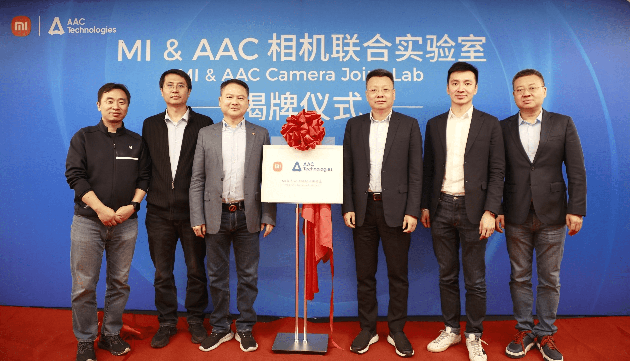 小米集团高级副总裁,手机部总裁曾学忠与瑞声科技ceo潘政民,evp潘开泰