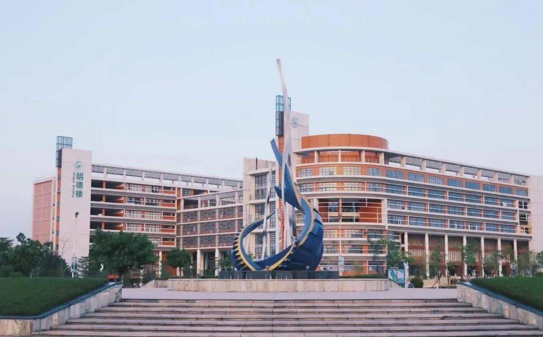 择校菌推出【走进大学序列专题推文】—【广东工贸职业技术学院】