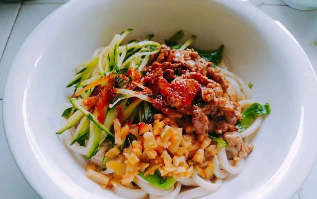 手工拉条子干拌面,筋道爽口,做法超简单,爱吃面的朋友快试试吧_面团