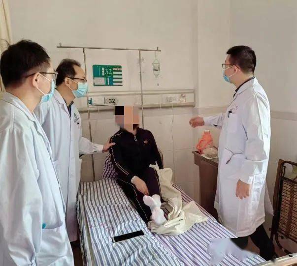 【厚德守责 精医为民】无私奉献践初心,倾心帮扶担使命—帮扶专家石岩