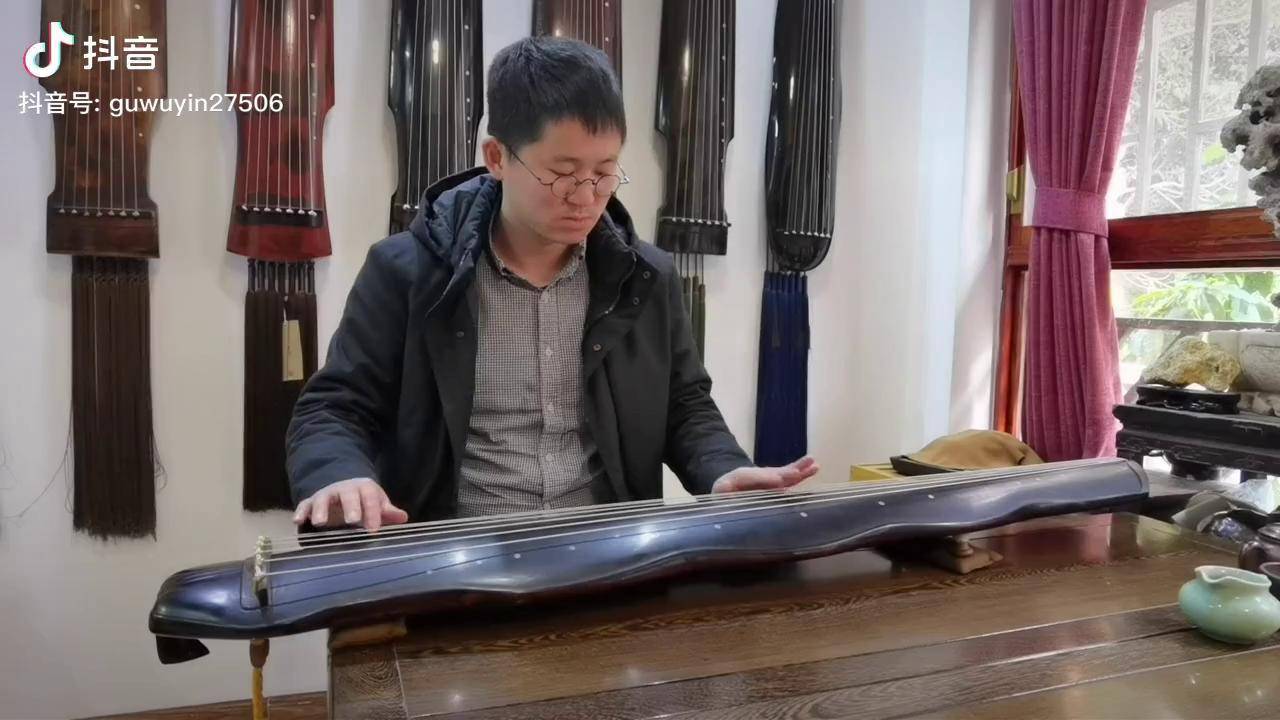 老友来访,弹李明忠先生蕉叶式古琴,窗外公鸡异常兴奋弘扬国乐 国风
