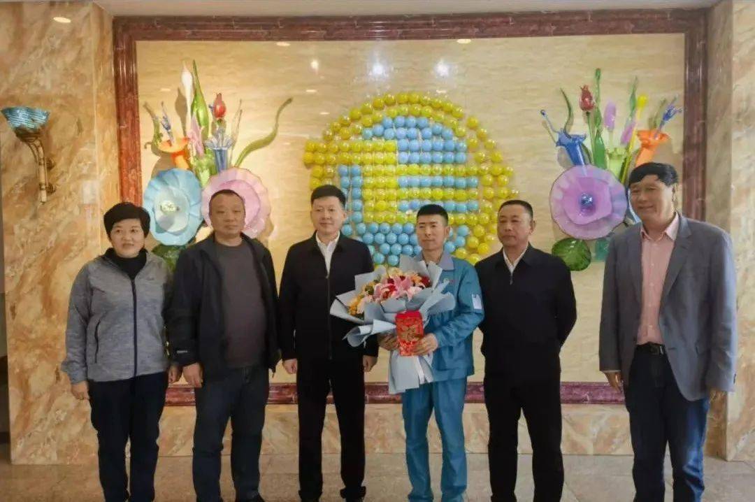 李攀先后走访慰问了辽宁岭秀山矿泉饮品有限公司品控部长,全国五一