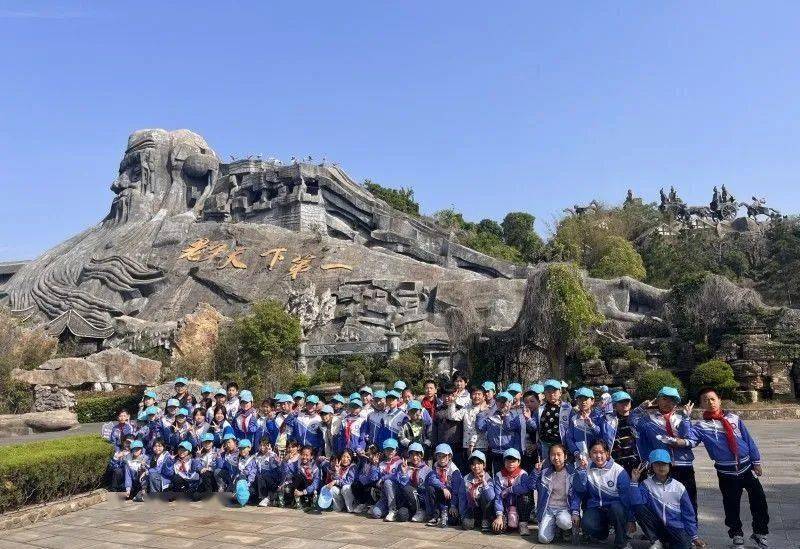 【基层队建】岳西县白帽镇江河小学少先队开展"弘扬革命传统 争做时代