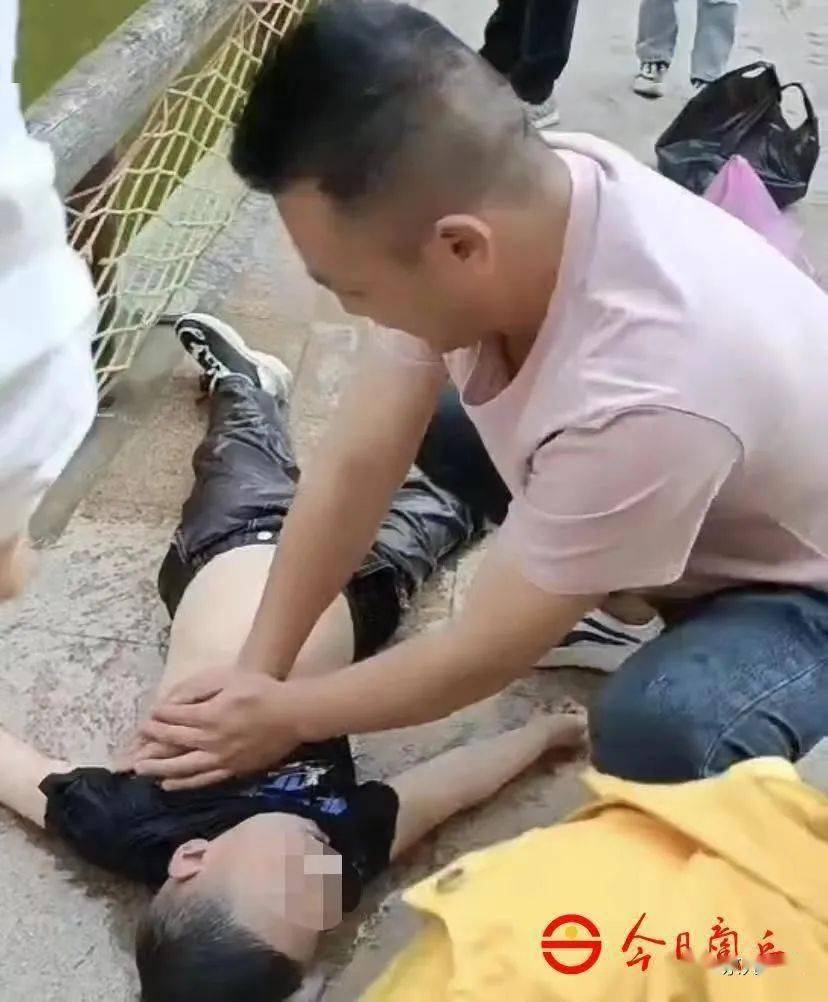 商丘一男童小区内溺水已无呼吸和心跳