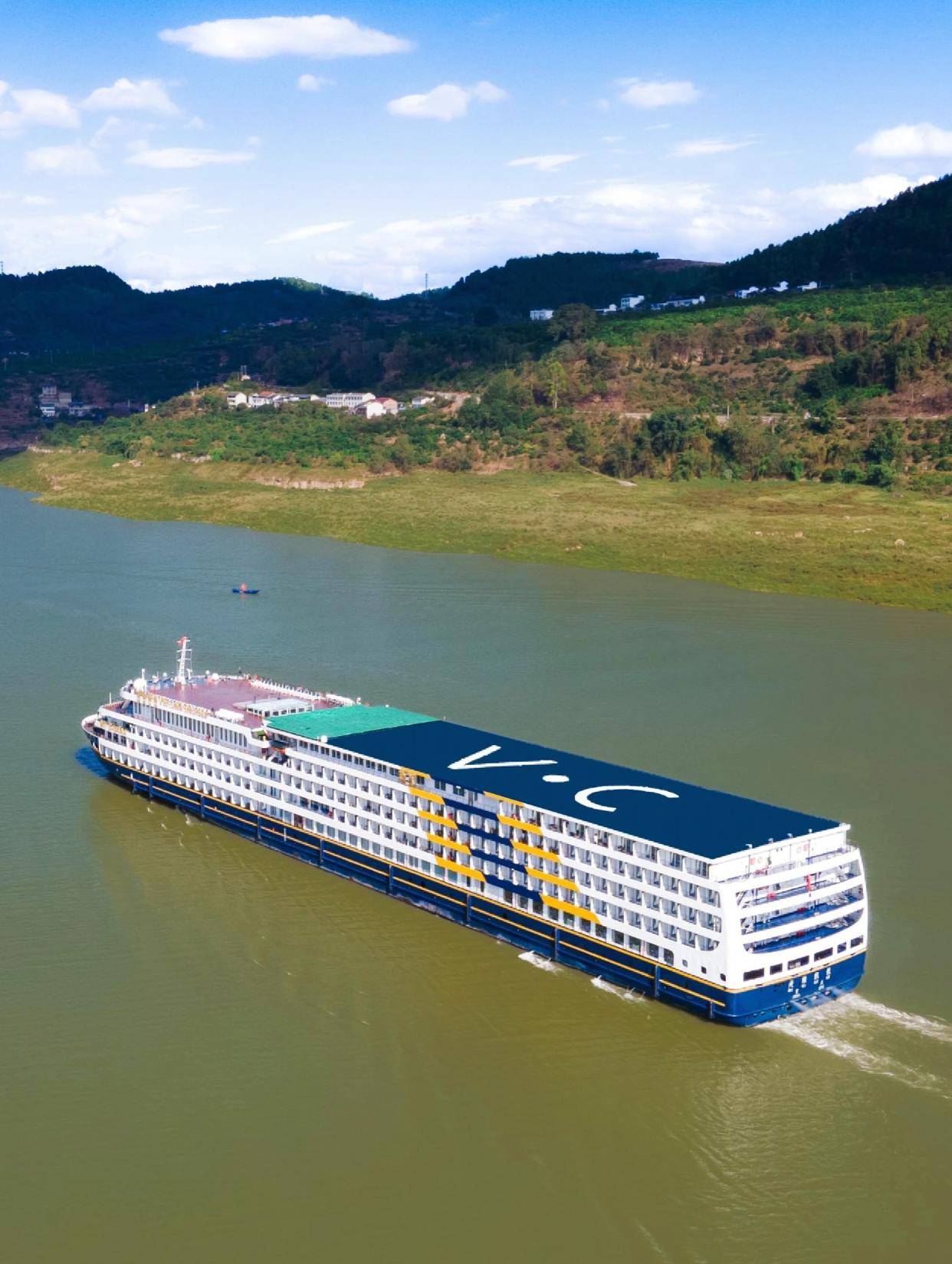 小编去体验过一次美维凯悦号,三峡游轮的"颜霸",对这艘长江巨无霸非常