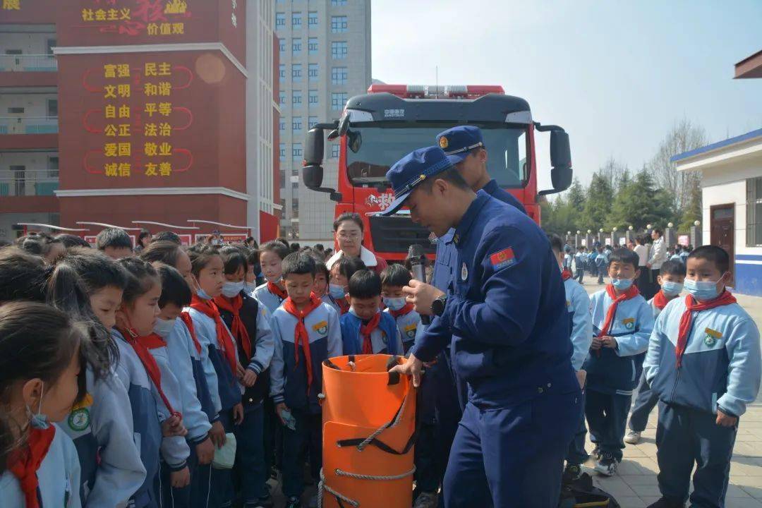 全面推廣消防安全管理達標建設經驗,增強全市中小學校(幼兒園)預防