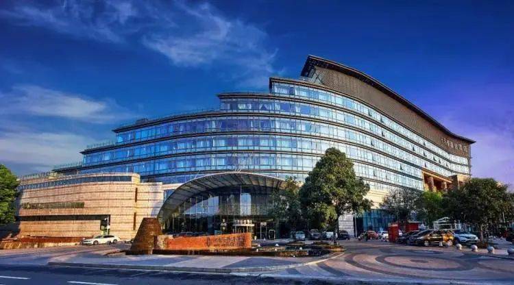 【欢乐谷&武汉玛雅嘉途酒店也兽烧烤丨双人票】 梦幻欢乐谷100 项娱乐