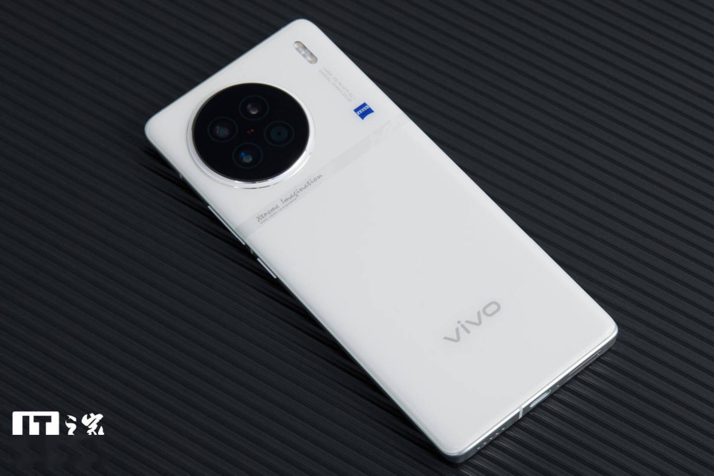 vivo X90s手机通过3C认证，将搭载天玑9200+处理器，支持120W快充 