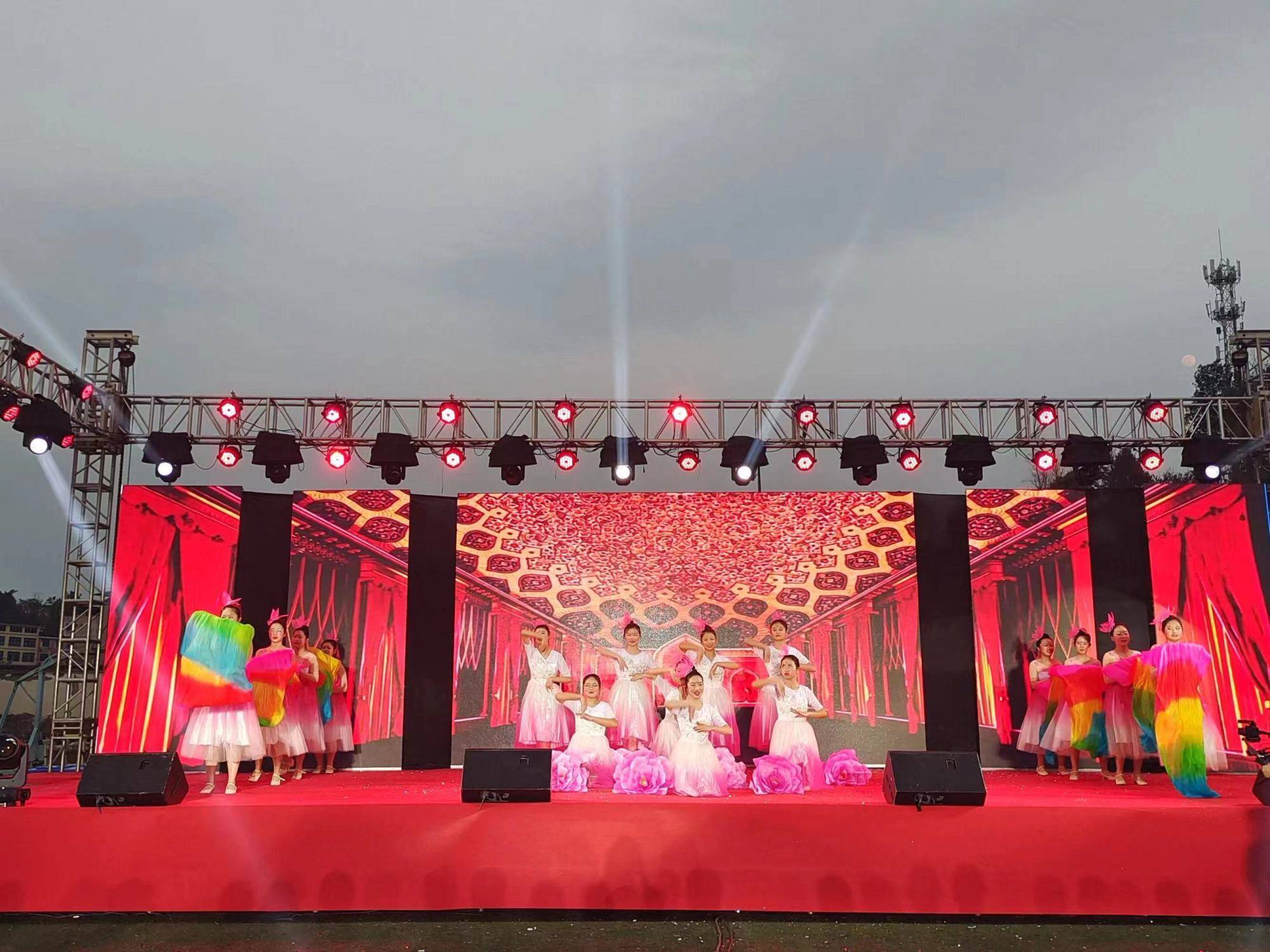 忠县石宝中学校"启航新征程筑梦新时代"文艺活动成功举办_汇演_形式