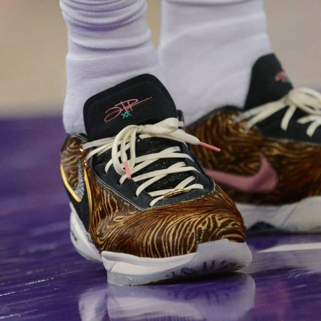 哈登上脚「中国配色」哈登 7!背后原因让人泪目!_nike_小郝_太阳