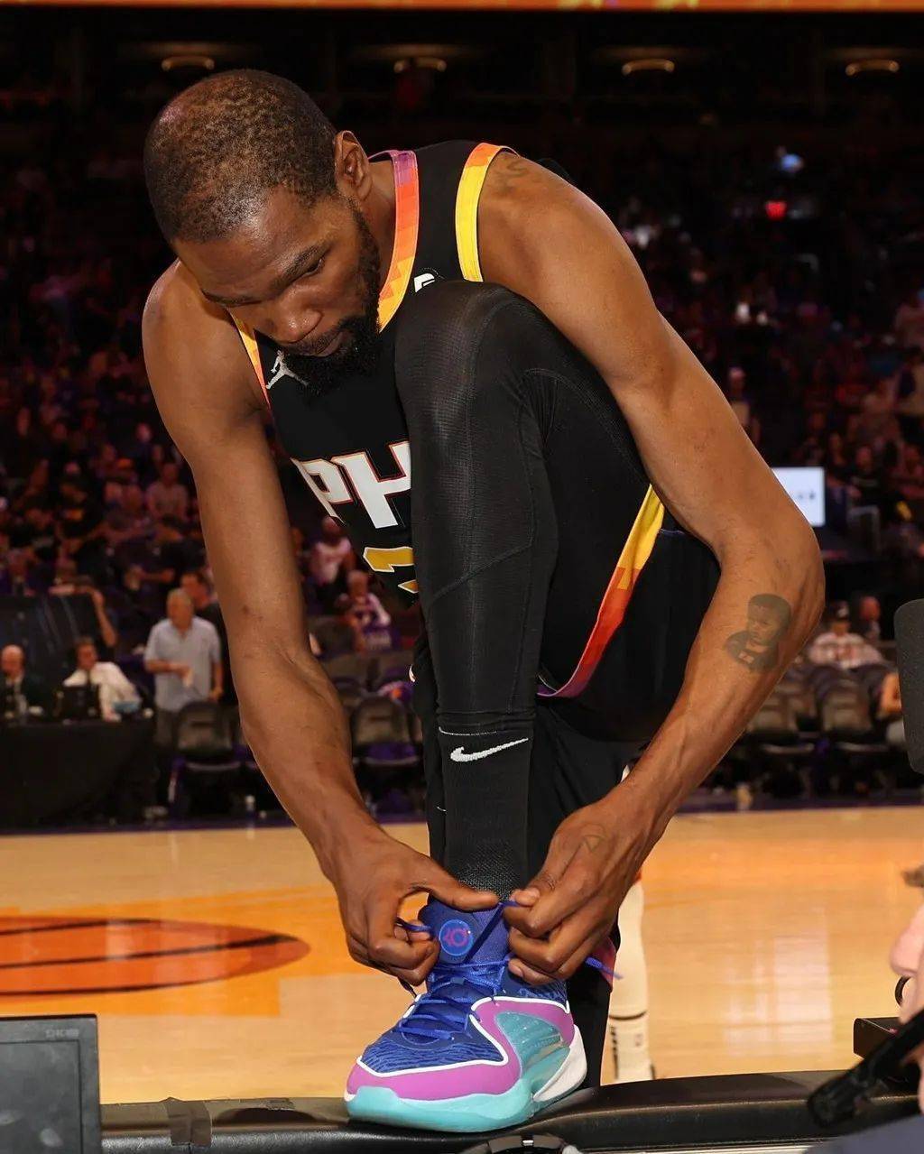 哈登上脚「中国配色」哈登 7!背后原因让人泪目!_nike_小郝_太阳