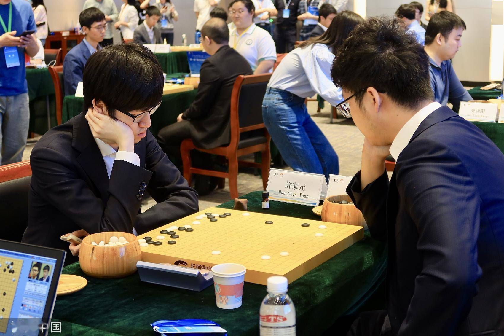 在中国队出战的5名选手中,檀啸和辜梓豪双双晋级,李维清遭申真谞绝地