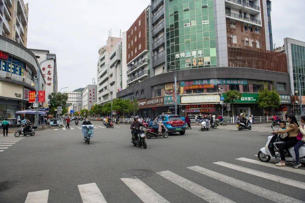 大田县东街口1在我的故乡福建永泰县,有一个叫霞拔的地方.