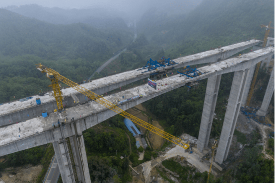 六安高速公路華竹山大橋成功合攏_橋樑_六盤水市_建設