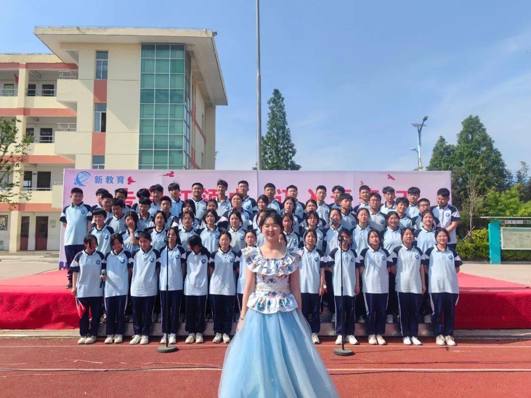 文明校园 | 李集二中开展"告别红领巾·迈入青春门"十四岁青春仪式暨