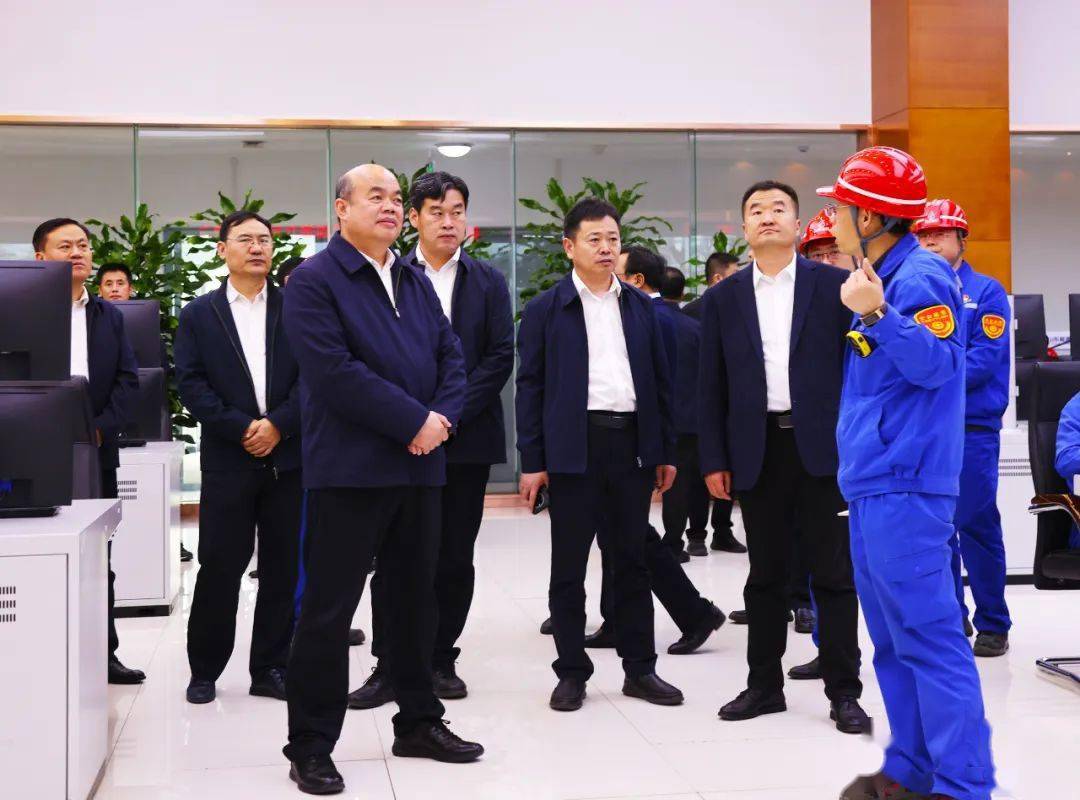 在榆林能化公司肖耀猛先后到该公司中央控制室,气化