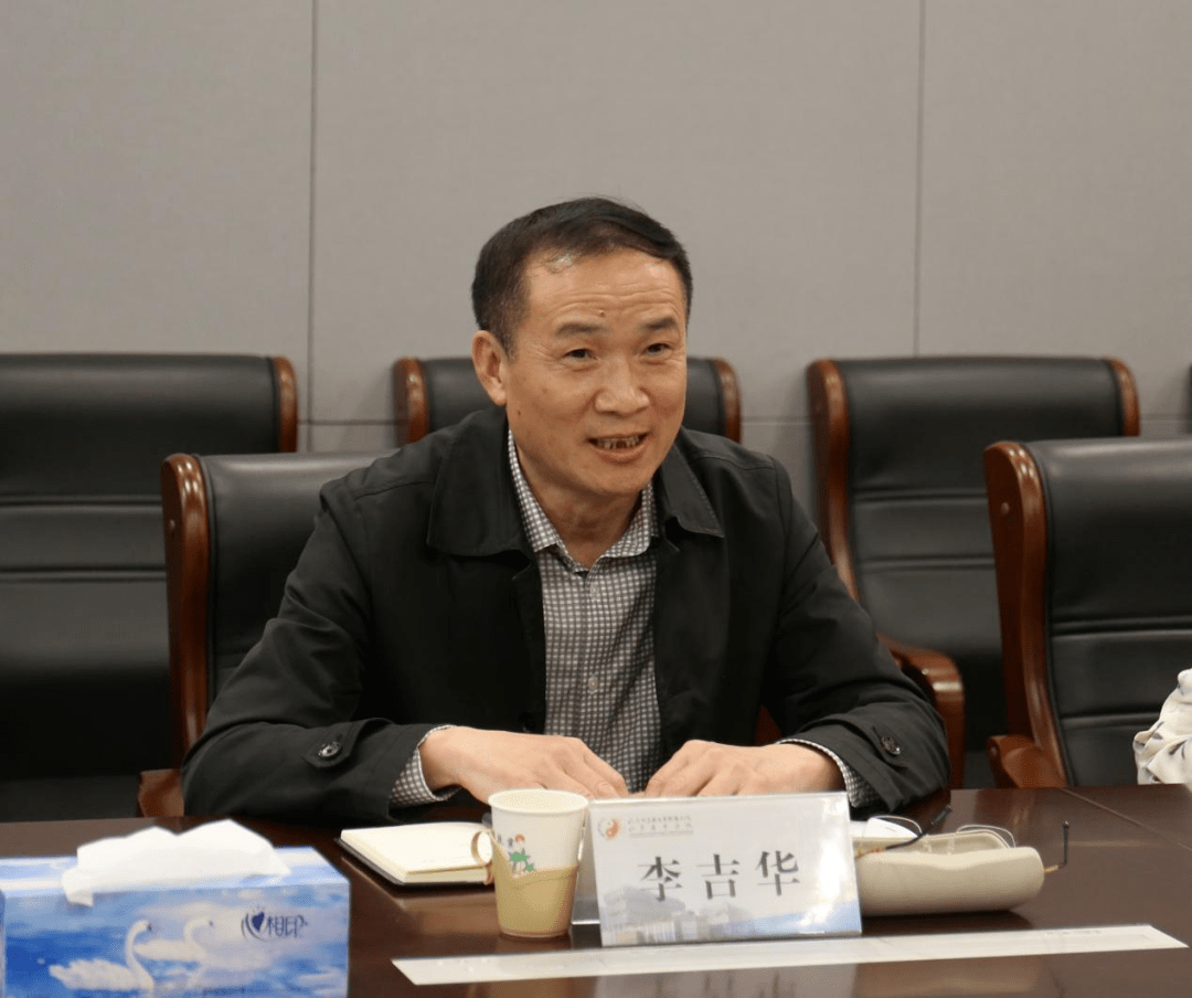 第一会议室举行欢送援疆干部座谈会,党委副书记李吉华出席会议并讲话