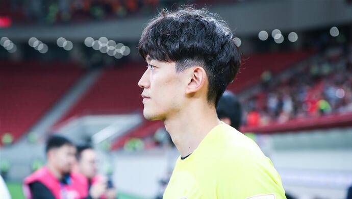 观察：一个人、一支队、一生情，国门颜骏凌18年效力400场，有哪些启示？_沃克_东亚_上海