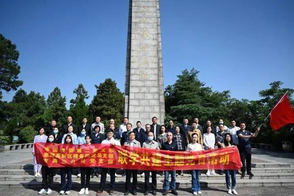 烈士陵园庄严肃穆,英雄精神永垂不朽.