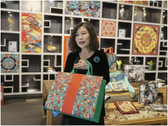 使者范燕燕:以丝绸为载体,弘扬中国传统文化_艺术_敦煌莫高窟_丝巾