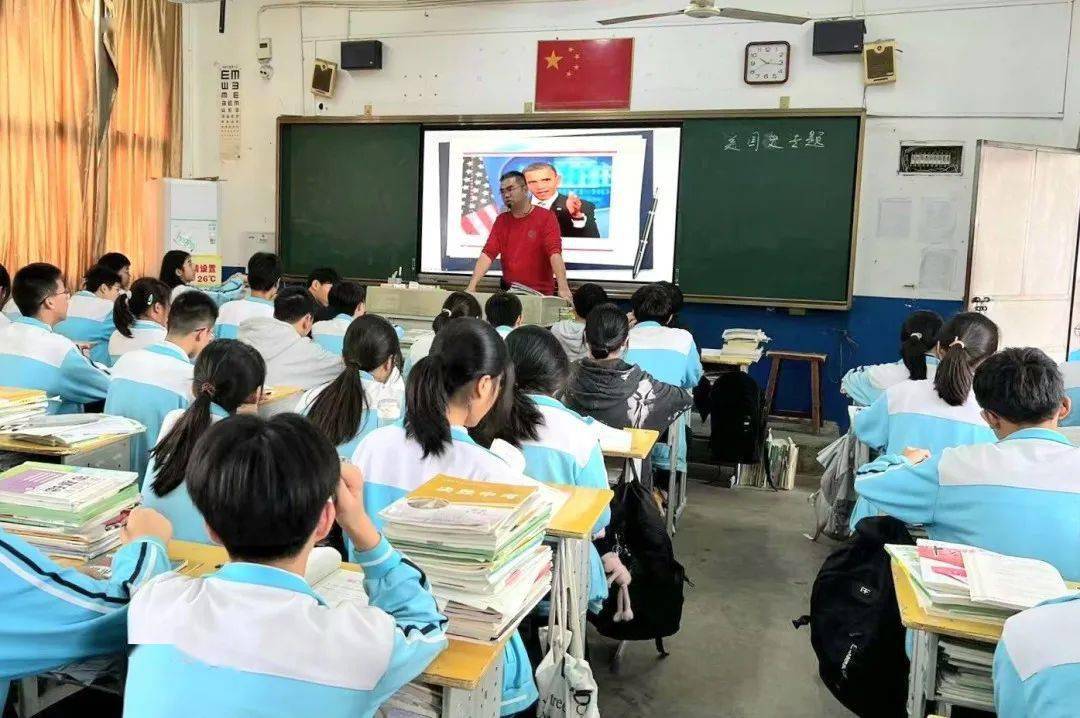 龙泉中学叶良标老师授课(初中历史)课后,各教研组及时组织评课活动