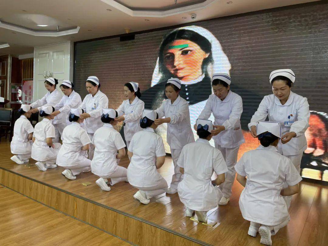 县人民医院举行新护士授帽仪式庆祝国际 护士节_护理_精神_信念
