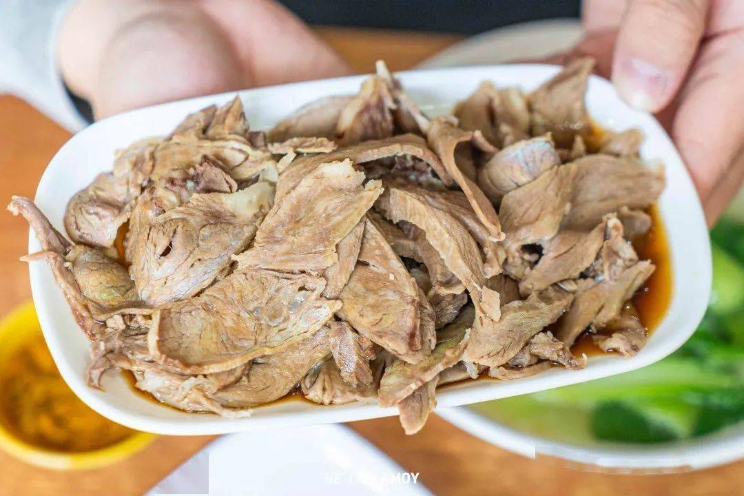 刚看到这个名字时小鱼君有些疑惑,它为什么叫"活肉"呢?