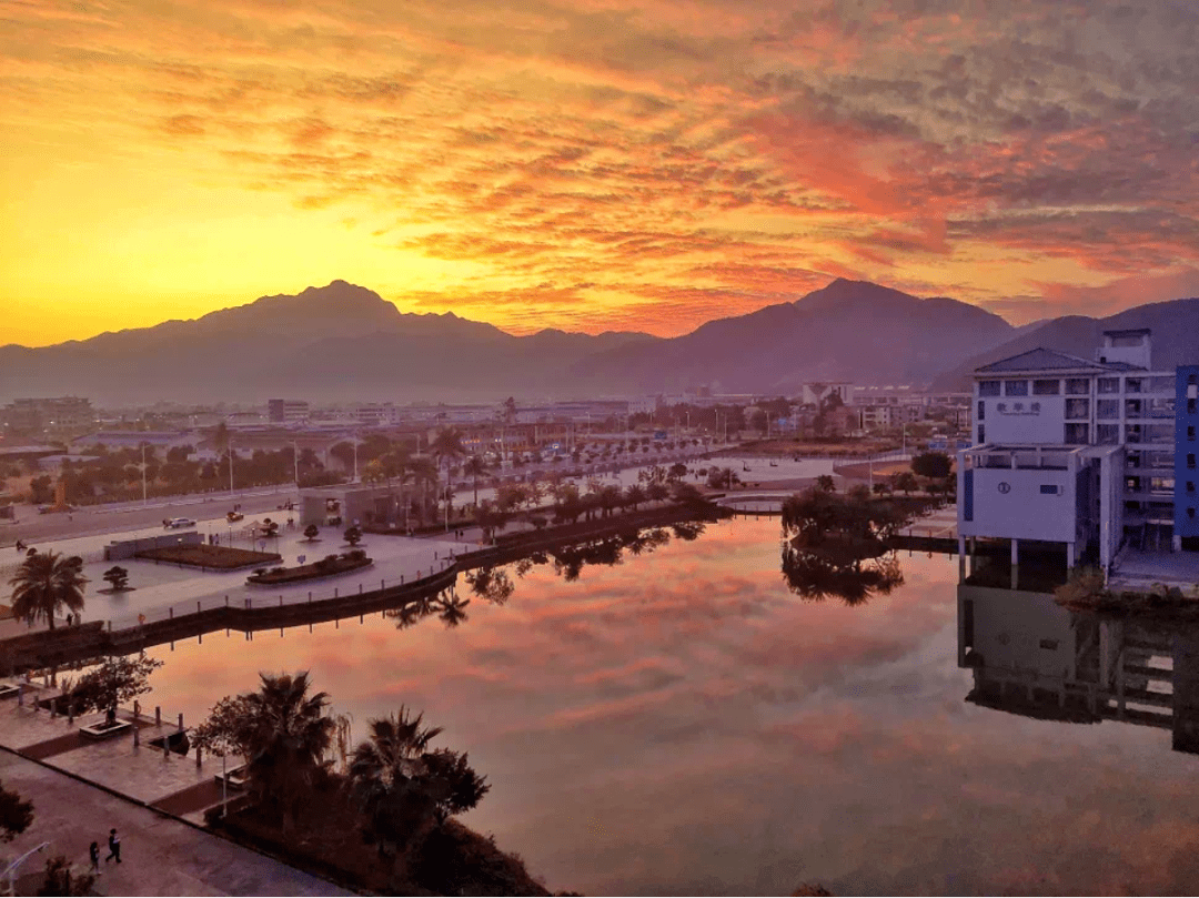 择校菌推出【走进大学序列专题推文】—【肇庆医学高等专科学校】