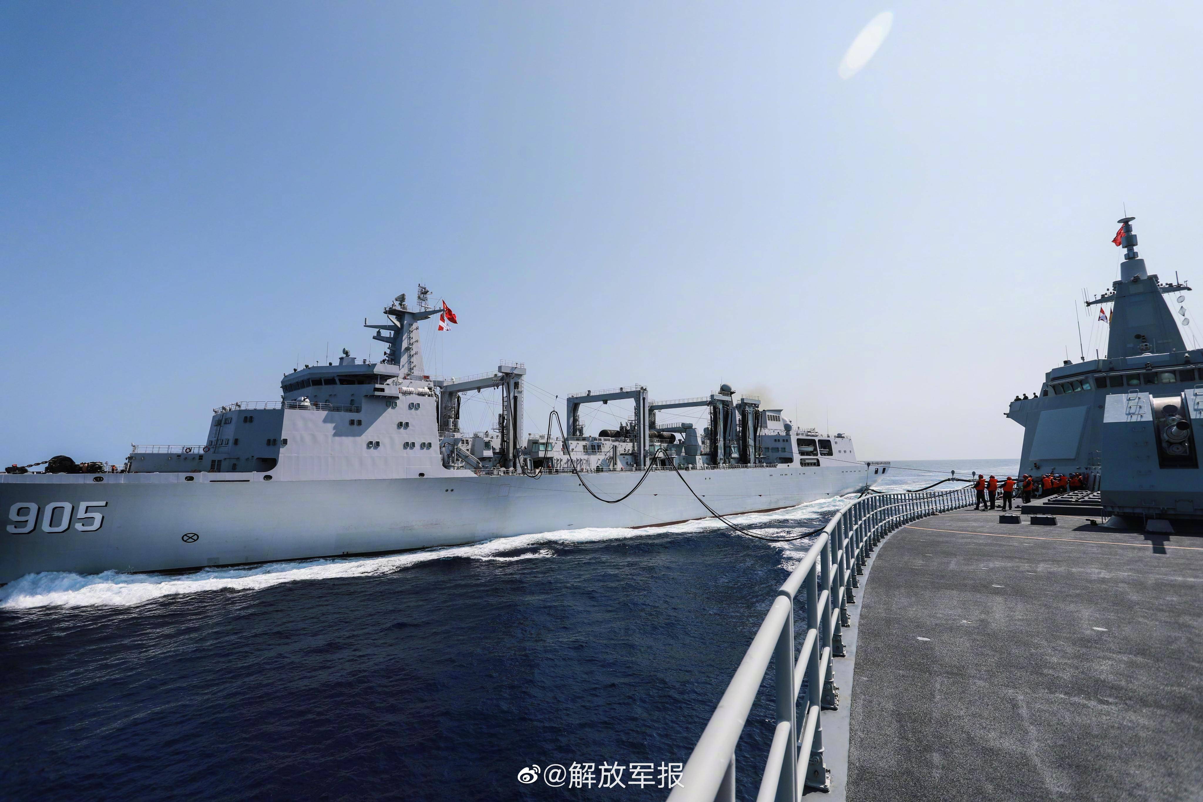 日前,由海军大连舰,黄山舰组成的南部战区海军远海联合训练编队开展