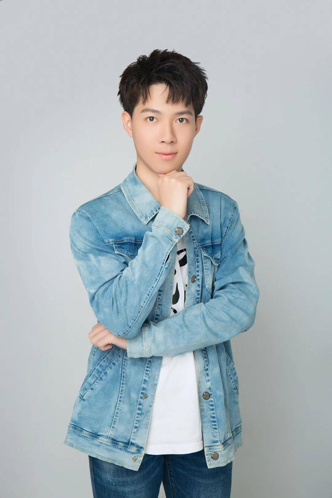 歌手 龚林海十佳歌手 丁梓逸十佳歌手 陈逸凡"最佳人气奖"由你来定!