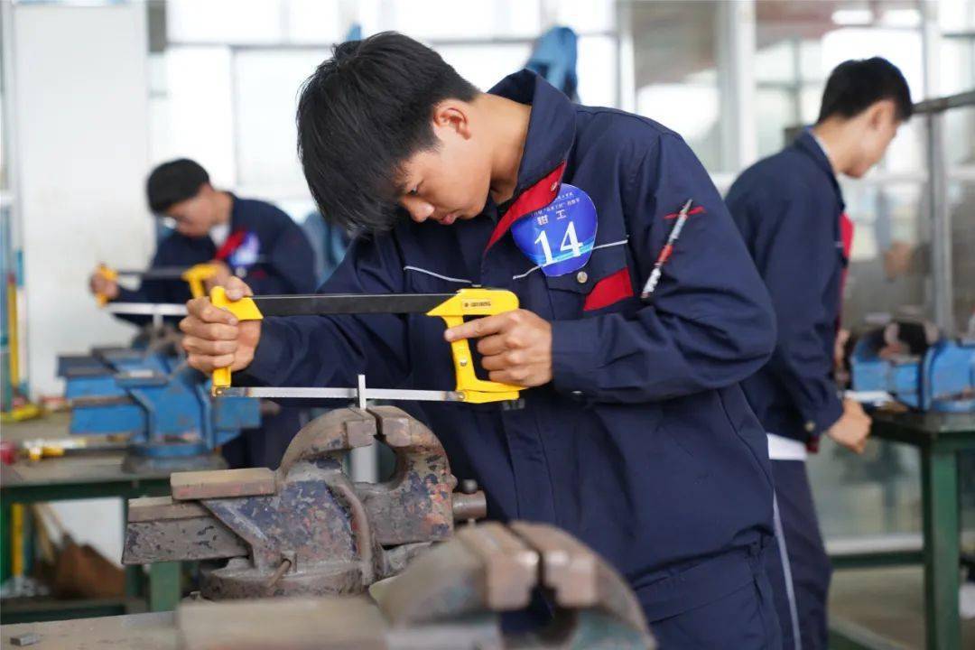 浏阳高级技工学校这项比赛,现场很燃!_技能_发展_教育部