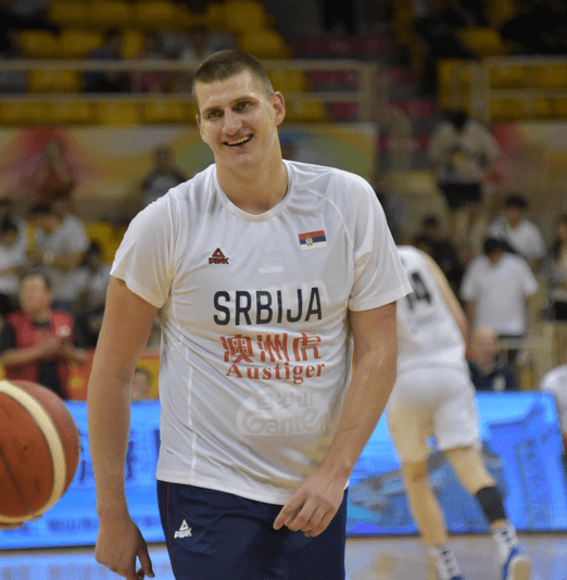 nba巨星约基奇领衔塞尔维亚男篮亮相深圳_维奇_篮球世界杯_前锋