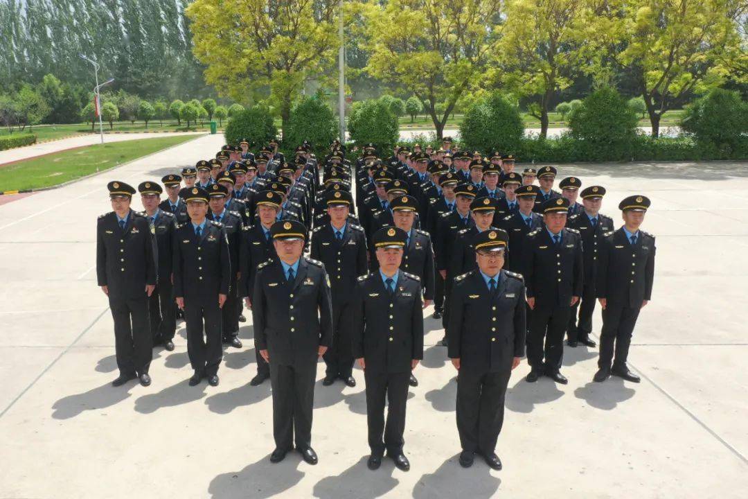 市生态环境局举行综合行政执法队伍制式服装着装仪式_统一_执法人员