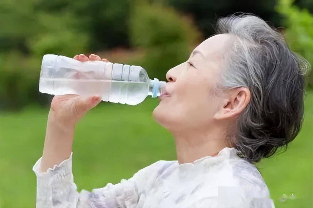 老年人"人"有讲究→_血液_降低_黏稠度