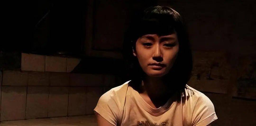 "最美死刑犯"任雪:穿着露脐装上路,被枪决前,她突然张开了嘴!