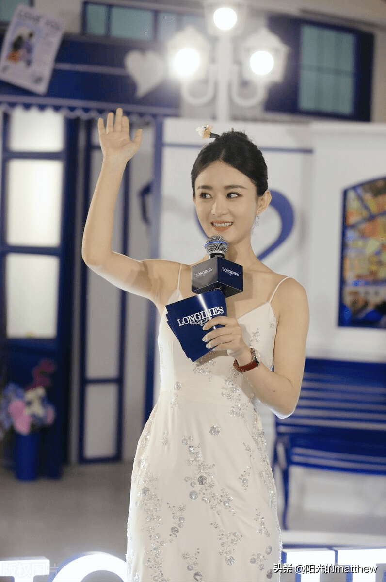 赵丽颖无袖吊带裙亭亭玉立,时尚优雅_天津_品牌_活动