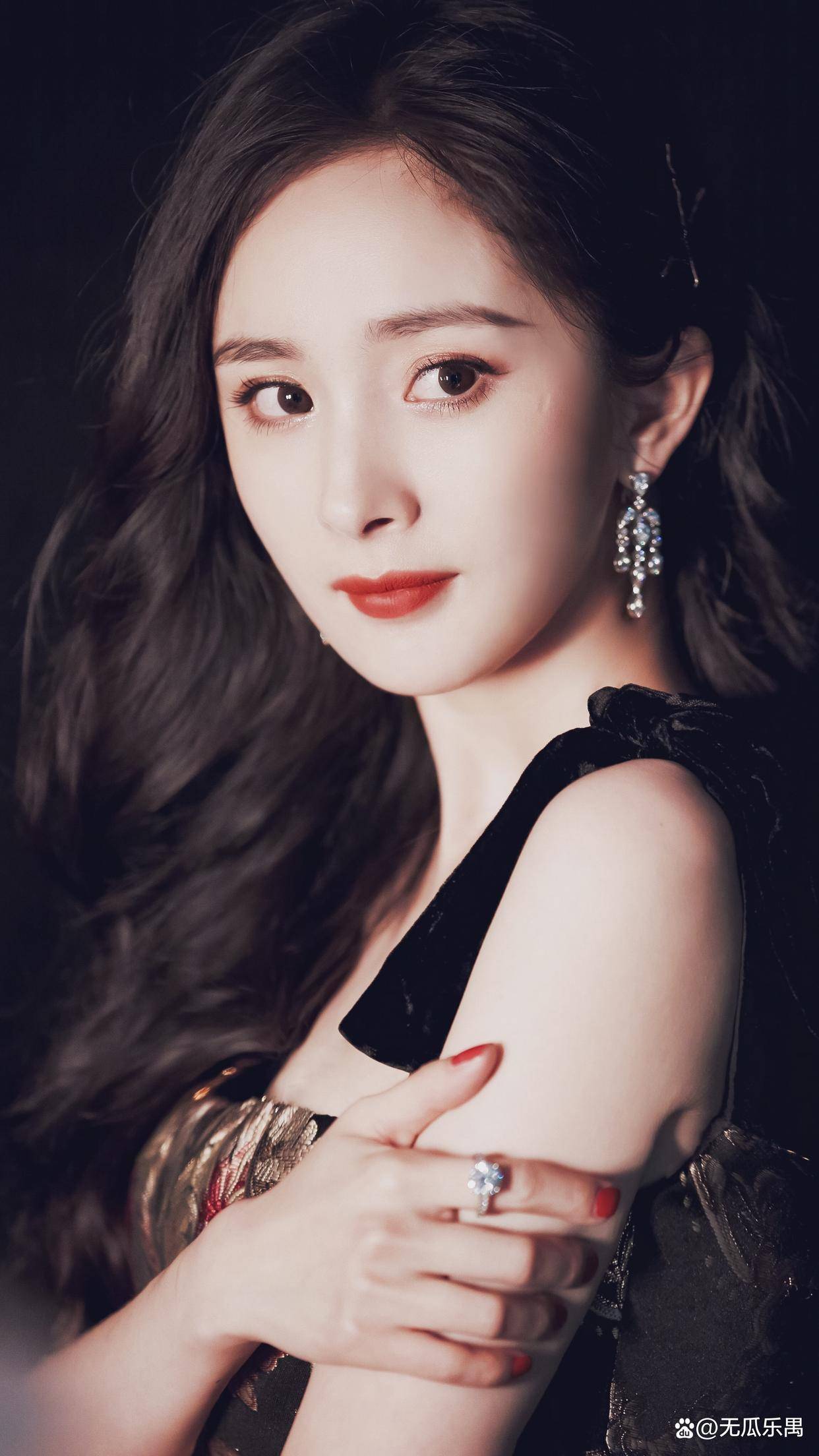 在早期的杨幂,黑历史也是非常的多.曾经陷入_新人_心态_时候