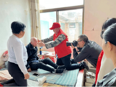 县区动态丨武乡县分水岭乡社工站"爱老敬老留住最美微笑"公益活动