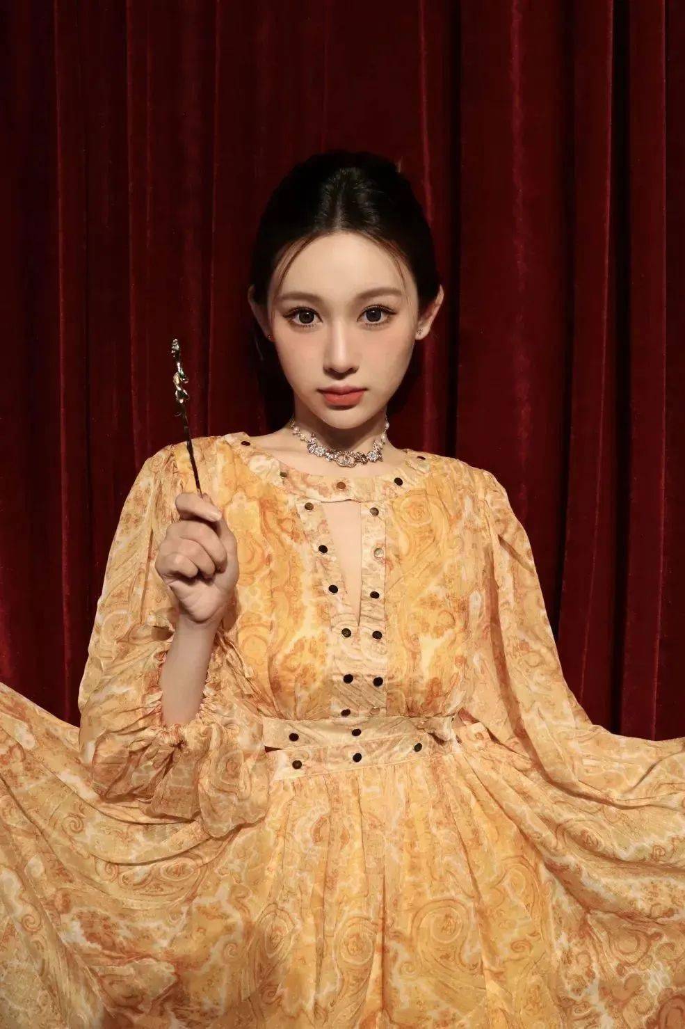 廖俊杰饰父亲滑动查看更多《母亲的节日》优柔寡断,任劳任怨的母亲