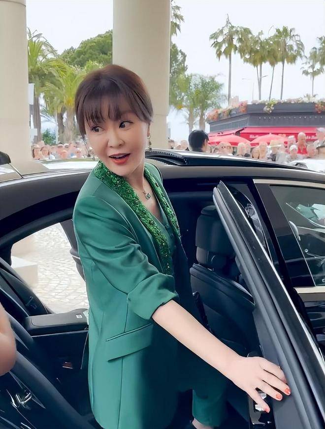 下面就让我们一起来看看此次王小骞在参加第76届戛纳国际电影节上的