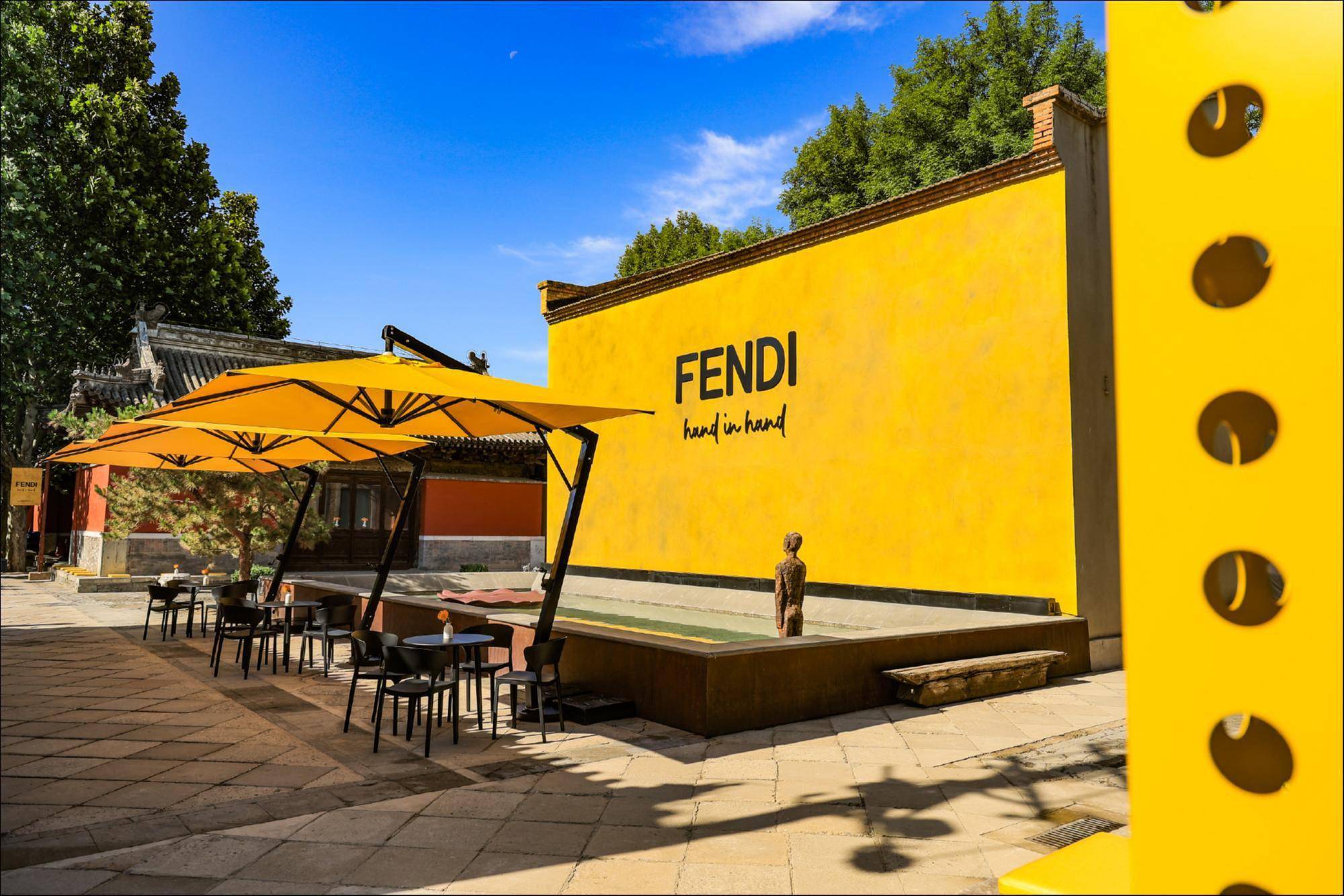 FENDI入局喜茶联名游戏，离年轻人最近的奢侈品