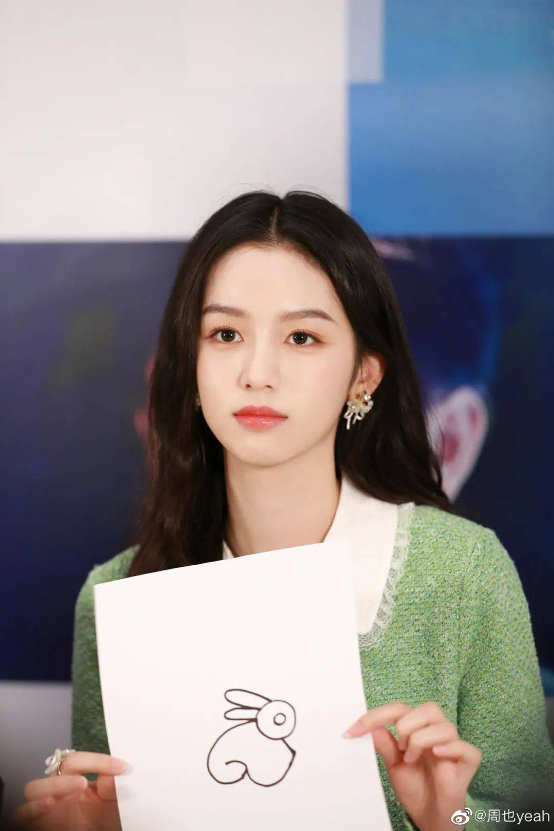 知名女星直播道歉_周也_忏悔_侯明昊