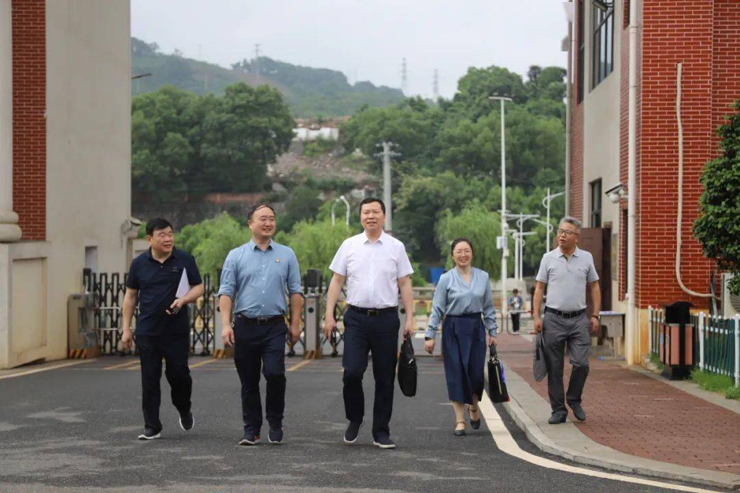 大兴调查研究 | 李鸿春深入郴州市林邑中学(市一中北校区)调研时强调