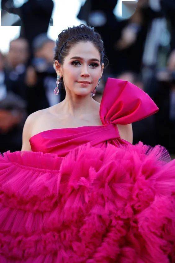 chompoo_礼服_事业