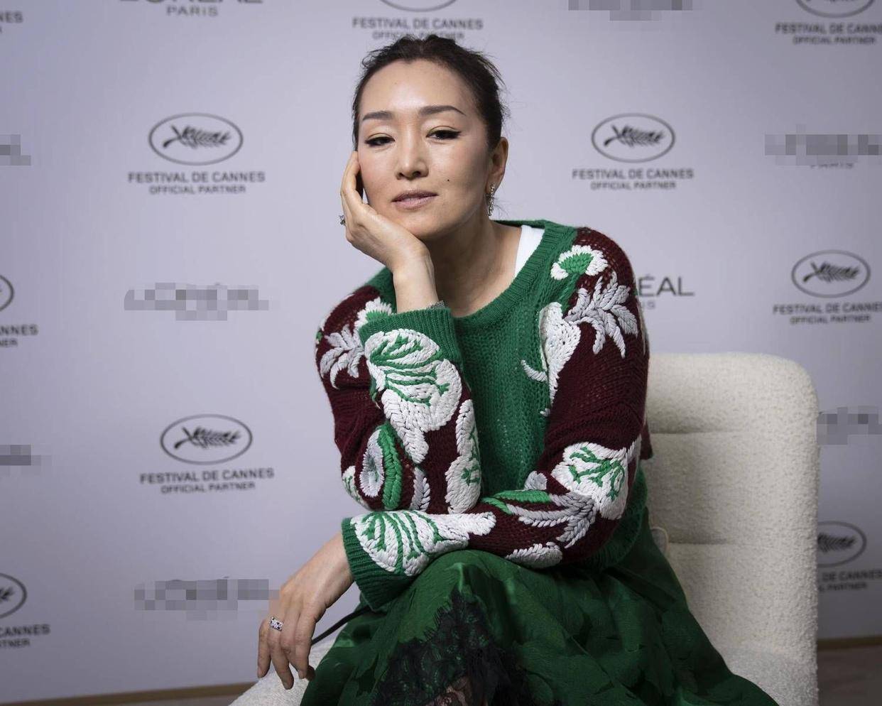 岁巩俐无修图写真释怀自己的年纪,网友惊叹其真实状态_气质_生活_年龄