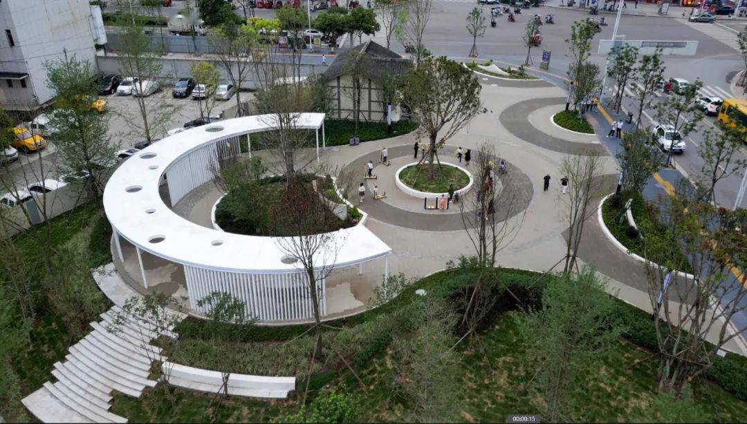 5月19日,记者走访了各"口袋公园"发现,"口袋公园"面积虽小,却功能齐全